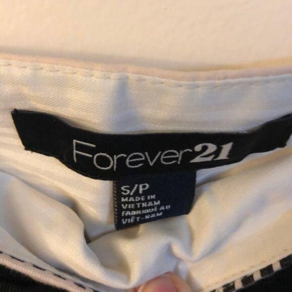 Black & White Forever 21 Pencil Skirt With Bow Detail & Textured Square Pattern - Picture 6 of 6